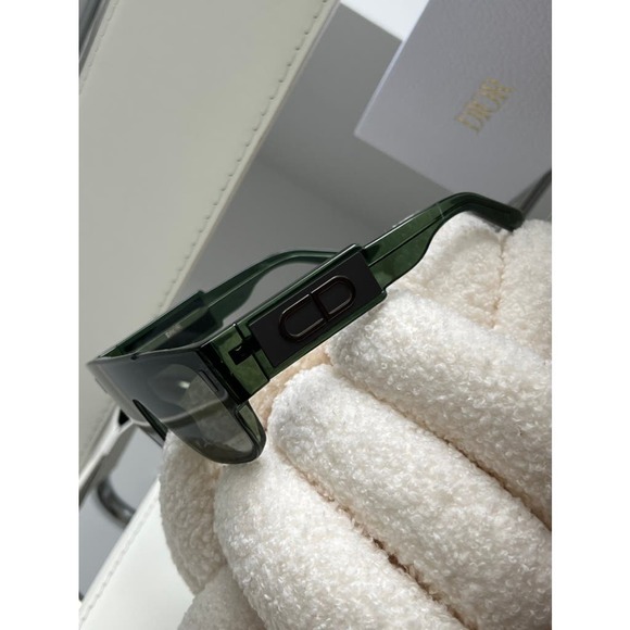 NEW Dior CD M1I Sunglasses in Olive Green $620 - Picture 6 of 10